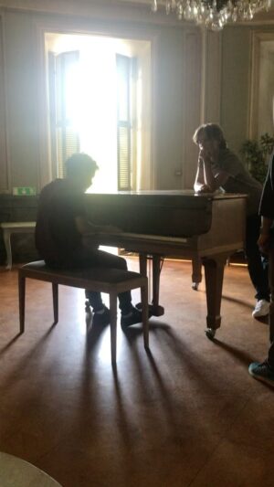 Rojda Sekersöz Instagram - At this time last year, we were in intense pre production for Young Royals. As a part of the process of finding the look for the show we went to location and tried out camera lenses, colors, lightning music and and a few different scenes with @edvinrydings and @officialomar. I remember even in this small set me and DoP @marekseptimuswieser looked at each other while working, and really feeling that these actors have something special.❤️