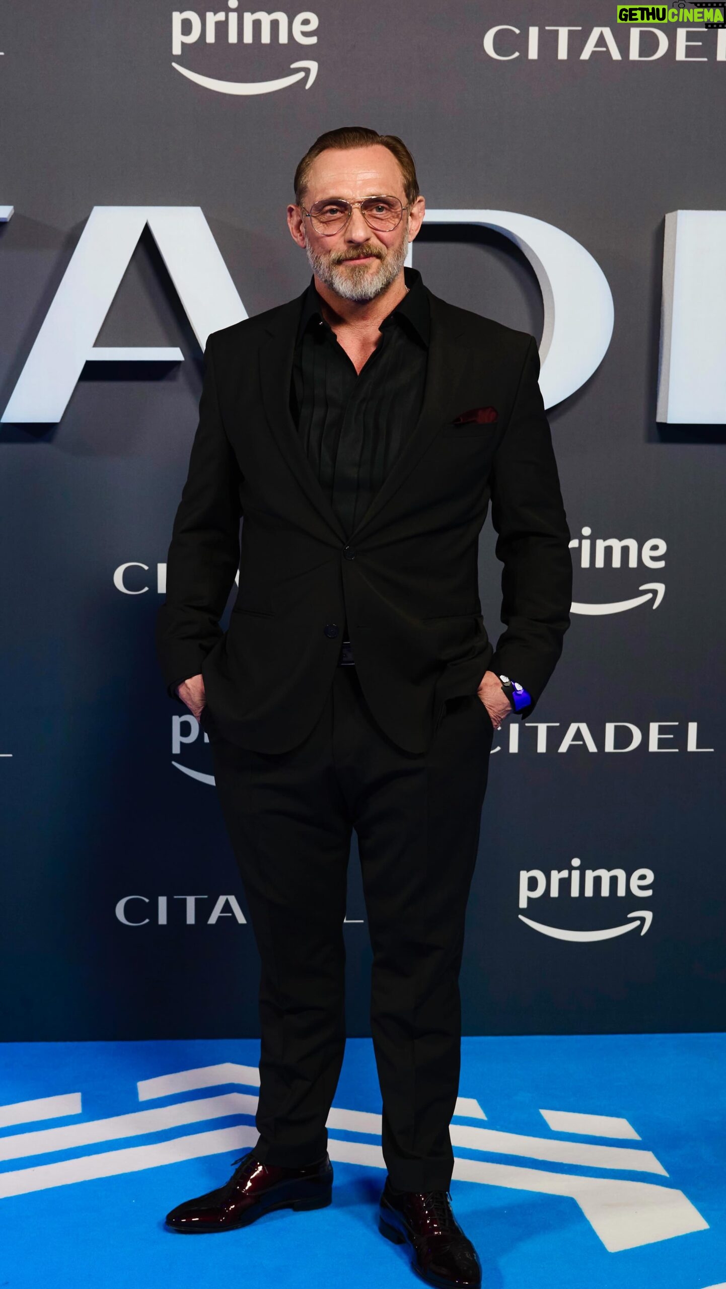 Roland Møller - 852 Likes - Posing at the World Premiere of @citadelonprime
Awesome show. 👏🏼🤨🔥 Running NOW @primevideo
Wonderful evening.
Good company and lovely people.
#strikeapose
I feel blessed to have contributed to such an ambitious show the world have never seen before. Get ready, the spy world turns upside down. And so is your favorite hero.
#intoku
#imprivileged
#danishviking
#eleutheromania
#menfromthenorth
#scandinavianvillain
#weaponizeyourprivilege
#notyourordinarygentleman