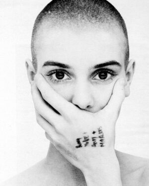 Rolanda Marais Instagram - Hierdie vrou was so n groot deel van my hoërskool lewe. Haar musiek was vir my alles.Soveel so dat ek my hare ook afgeskeer het tot die skok van vele.RIP Sinéad O'Connor .