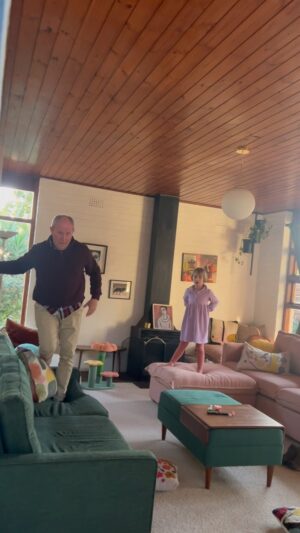 Rolanda Marais Instagram - Een van die miljoen redes hoekom Ek so flippen lief is vr my pa. Ou Peter Pan .Hy speel eindeloos met Charlotte. Hy het die jongste siel, so kreatief so gaaf en so n mensch.... tyd vir almal . Oud en jonk, ryk arm.Fanie marais .Danki pa vir jou eindelose energie en kreatiwiteit ... jy is n inspirasie. Hier leer Charlotte vir hom( nadat Hulle op n hike in die berg was) on 'fiks' te raak op ons banke 😂😂😂. Die reël in die huis is geen skoene... verder is dit maar mayhem........ ons sitkamer is bebank. Oral kan mense rondlê .... ons het pas n lekker pienk addition gekry van @bellvillefurniture . Loving the loungelife 😂 ( Charlotte is steeds nie n fan van die kamera- Ek hoop dit bly so )lyk of die floor ook lava was 😂