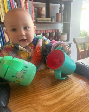 Rolanda Marais Instagram - Watse tipe sippy cup verkies jou Baba? Ek het nou twee probeer . Die een met n strooitjie ,superstar weighted straw cup en die easy flow 360 non-spill cup.. Lykmy Naudé verkies die een met die strooitjie .... nie een van Hulle mors nie so dis nogal n wen.. Ek onthou Charlotte het weer die easyflow 360 verkies... Ek glo daaraan om maar aan te hou probeer..kids verander mos daagliks... dalk hou hy môre weer van die ander een... kry 15 % afslag op enige @tommeetippeeza produk as jy kode gebruik: rolandam15 . Click net op die link in my bio wat jou direk na die webtuiste Sal neem. Sterkte met jou journey mama! #sippycups #ttza #tommeetippeeza #ttzaambassador