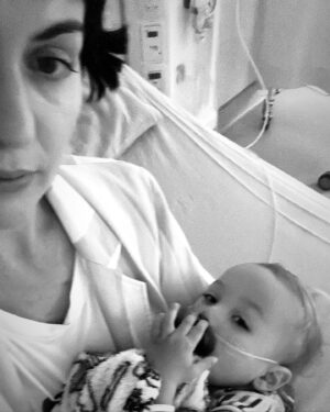 Rolanda Marais Instagram - Die naweek was maar hospitaal-agtig. Niks erger as om n siek baba te hê nie. 🖤🤍🖤🤍