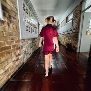 Rolanda Marais Instagram - En daar stap my hart, my eersgeborene , my leermeester van n dogter , klas toe. gr 1 . Reg om meer te leer sodat sy my nog meer kan laat les opsê😜. #eerstedag #myhart @jozua_malherbe