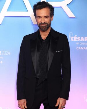 Romain Duris Instagram - Le Règne Animal 🔥

MERCI @thomas.cailley ♥️ pour ce film extraordinaire 

BRAVO à l’équipe incroyable 🖤
@paulo_lastic0 sublime @andrea_laszlo_de_simone @davydovitch @adeleexarchopoulos @tommercierofficial @billie_blain 
@guyardpierre @studiocanal.fr @nordouestfilms #leregneanimal @celine