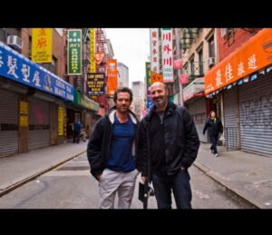 Romain Duris Instagram - Cédric et Bruno 
🖤🖤

Le péril jeune 🔫 
Chacun cherche son chat 😻 
Peut être 🚀 
Paris 🕺🏻 
L’auberge Espagnole 🇪🇸 
Les poupées russes 🪆 
Casse tête chinois 🇺🇸 
Salade Grecque 🇬🇷

…

@cedklap @movebruno_ 

Un café avec cinq pailles madame.

✨