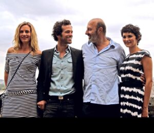 Romain Duris Instagram - Cédric et Bruno 
🖤🖤

Le péril jeune 🔫 
Chacun cherche son chat 😻 
Peut être 🚀 
Paris 🕺🏻 
L’auberge Espagnole 🇪🇸 
Les poupées russes 🪆 
Casse tête chinois 🇺🇸 
Salade Grecque 🇬🇷

…

@cedklap @movebruno_ 

Un café avec cinq pailles madame.

✨