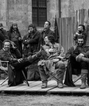Romain Duris Instagram - MERCI à tous 💥 
C’était fou ⚔️✨⚔️ 

Bravo à l’équipe 💫. 

Les trois mousquetaires aujourd’hui en salles 

@francoiscivilofficiel @piomarmai @vincentcassel @evagreenweb @lynakhoudri #vickykrieps @martin_bourboulon @dimitri_rassam @pathefilms