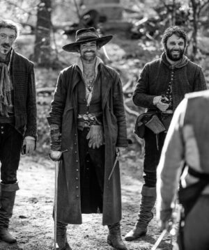 Romain Duris Instagram - MERCI à tous 💥 
C’était fou ⚔️✨⚔️ 

Bravo à l’équipe 💫. 

Les trois mousquetaires aujourd’hui en salles 

@francoiscivilofficiel @piomarmai @vincentcassel @evagreenweb @lynakhoudri #vickykrieps @martin_bourboulon @dimitri_rassam @pathefilms
