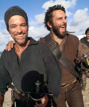Romain Duris Instagram - MERCI à tous 💥 
C’était fou ⚔️✨⚔️ 

Bravo à l’équipe 💫. 

Les trois mousquetaires aujourd’hui en salles 

@francoiscivilofficiel @piomarmai @vincentcassel @evagreenweb @lynakhoudri #vickykrieps @martin_bourboulon @dimitri_rassam @pathefilms