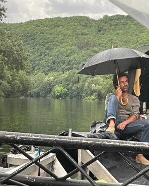 Romain Duris Instagram - Le Règne Animal 🔥

MERCI @thomas.cailley ♥️ pour ce film extraordinaire 

BRAVO à l’équipe incroyable 🖤
@paulo_lastic0 sublime @andrea_laszlo_de_simone @davydovitch @adeleexarchopoulos @tommercierofficial @billie_blain 
@guyardpierre @studiocanal.fr @nordouestfilms #leregneanimal @celine