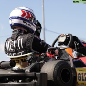Romain Monti Instagram - Encore une folle expérience vécue ici en Floride 🌴

Jamais de ma vie je ne pensais courser (🇨🇦) contre @rubarrichello 🇧🇷 en kart

Tu me diras, jamais non plus j’aurai pensé remporter les 24h de Daytona Classic et le GP3R 🏁

Et pour tout ça, le dénominateur commun est @shkarting 

SH, ce n’est pas seulement une piste de kart près de Montreal, ce n’est pas seulement une équipe officielle Sodi en kart, ce n’est pas seulement une équipe de course auto, SH c’est surtout une famille.

Depuis que j’ai rencontré @shkarting, j’ai rencontré ma famille du motorsport du Canada

Mes chums sûrs qui parlent avec un drôle d’accent mais qui apprennent à tous les français le sens du mot hospitalité.

Désolé mes québécois, mais vous remplissez tous les clichés que l’on a de vous ici en France. Vous aimez la poutine, vous avez des expressions bizarres, mais surtout, surtout on dit de vous que vous êtes un peuple accueillant, chaleureux et fondamentalement gentil. Et vous l’êtes.

Je suis à l’aéroport, et vous me manquez déjà. 

Hâte de connaitre nos futures aventures ensemble !

📸 1: @olitakesshots