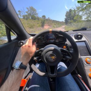 Romain Monti Instagram - NOUVELLE VOITURE !

Vous le savez j’ai récemment vendu mon Z3M et ma Mini GP1 que j’aimais tant ❤️

Mais c’était pas pour rien, voici ma nouvelle McLaren 675 LT full MSO ! 🔥

500ex au monde, uniquement quelques exemplaires avec le roofscope, et surement la seule avec les sièges de la Senna 👊🏼

Pour moi c’est très clairement une voiture méconnue, qui est pourtant d’une radicalité folle, un feeling de conduite incroyable, et un moteur qui s’arrête jamais de pousser 🚀

Tu valides ?