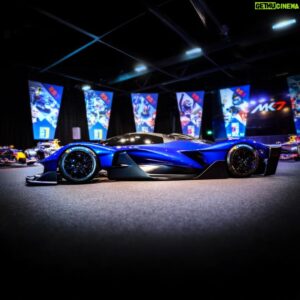 Romain Monti Instagram - 🚨 NOUVELLE HYPERCAR 🚨

La RedBull RB17 est là ! ✨

Que se passe-t-il si on laisse carte blanche à l’un des meilleurs ingénieurs F1 de tous les temps (Adrian Newey) pour construire une voiture ? 🤔  Et bien ça donne une voiture réservée à la piste, équipée d’un V10 de 1.200ch (1000ch en atmo (pardon ?!) et 200ch électrique) qui prend 15.000 trs/min ! 🥹  Le poids ? 920kg seulement ✨  On parle d’un rapport poids/puissance meilleur qu’une F1, et des temps au tour…d’une F1 !🤯  Tarif: près de 7.000.000€ HT et 50ex au monde💰

Et je dois t’avouer que le specs me font rêver et j’adorerais en prendre le volant un jour ! 🥰  Ce qui est dommage, c’est que finalement c’est surtout un dérivé de la Valkyrie AMR Pro, qui avait déjà été développée entre autres par Adrian Newey et RedBull… donc forcément ça ressemble fortement à un copié/collé. Selon Horner se serait finalement une Valkyrie…aboutit ! 😆

T’en penses quoi ? 👀
