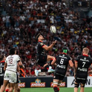 Romain Ntamack Instagram - 𝔸 𝕛𝕒𝕞𝕒𝕚𝕤 𝕝𝕖𝕤 𝕡𝕣𝕖𝕞𝕚𝕖𝕣𝕤 ❤️🖤