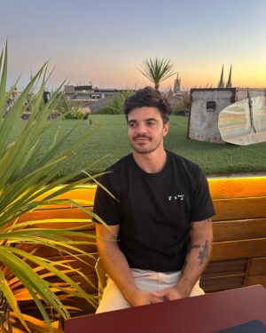 Romain Ntamack Instagram - 🌇🍇🍷🛴