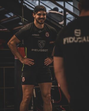 Romain Ntamack Instagram - De passage à la maison 🔴⚫️