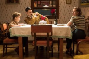 Roman Griffin Davis Instagram - #foxsearchlight #taikawaititi #thomasinmckenzie #scarlettjohansson #rebelwilson #samrockwell #jojorabbit