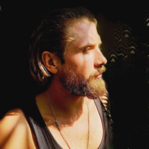 Roman Mayakin Instagram - Милые мои, хорошие) Спасибо, что вы оценили мое музыкальное творчество, хотя для меня невероятный стресс петь на публику! Связнно это с тем, что в юношестве  меня отправили от города, как талантливого подростка, в школу искусств Юрия Николаева! А по итогу это оказалась фабрика по зарабатыванию "бабла"! И меня отправили на экзамене петь с микрофоном, хотя до этого я репетировал только под фоно((( ну не в этом суть... @bokovin , мой друг и невероятно талантливый композитор, написал песню «Весна», которую мы сейчас пытаемся выложить в общий доступ!Это не так просто ) но мы это сделаем! @sofiakofmann Скоро скину ссылку как её найти!Спасибо Вам за добрые отклики! Для меня это очень важно!#маякин #иэтотзапел