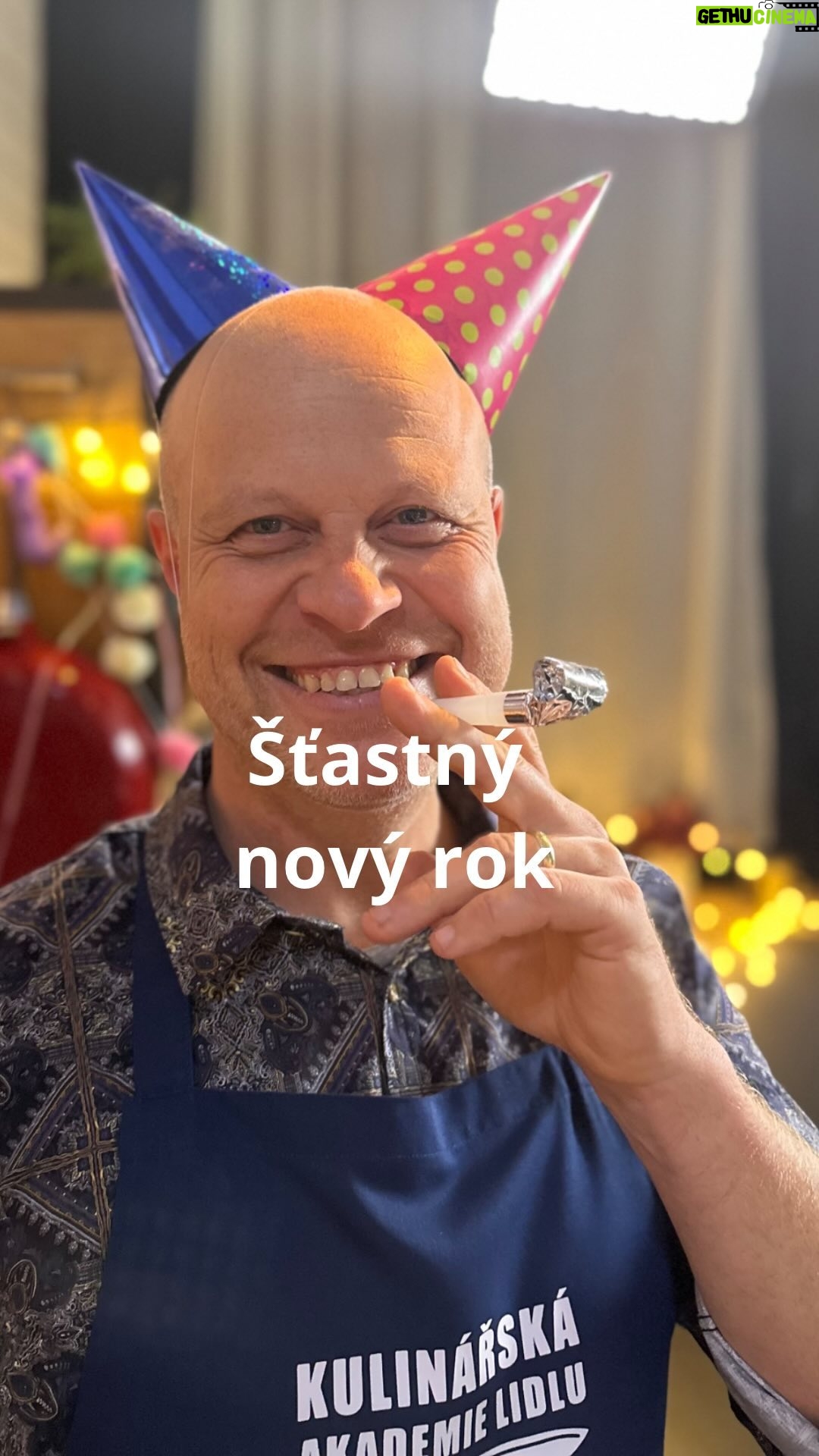 Roman Paulus - 1K Likes - Přeji Vám šťastný nový rok ✨🍾🥂🤩
Děkuji, že jste tady se mnou ❤️
#novyrok #silvestr #oslava #party
#sefkuchar #romanpauluschef #romanpaulus