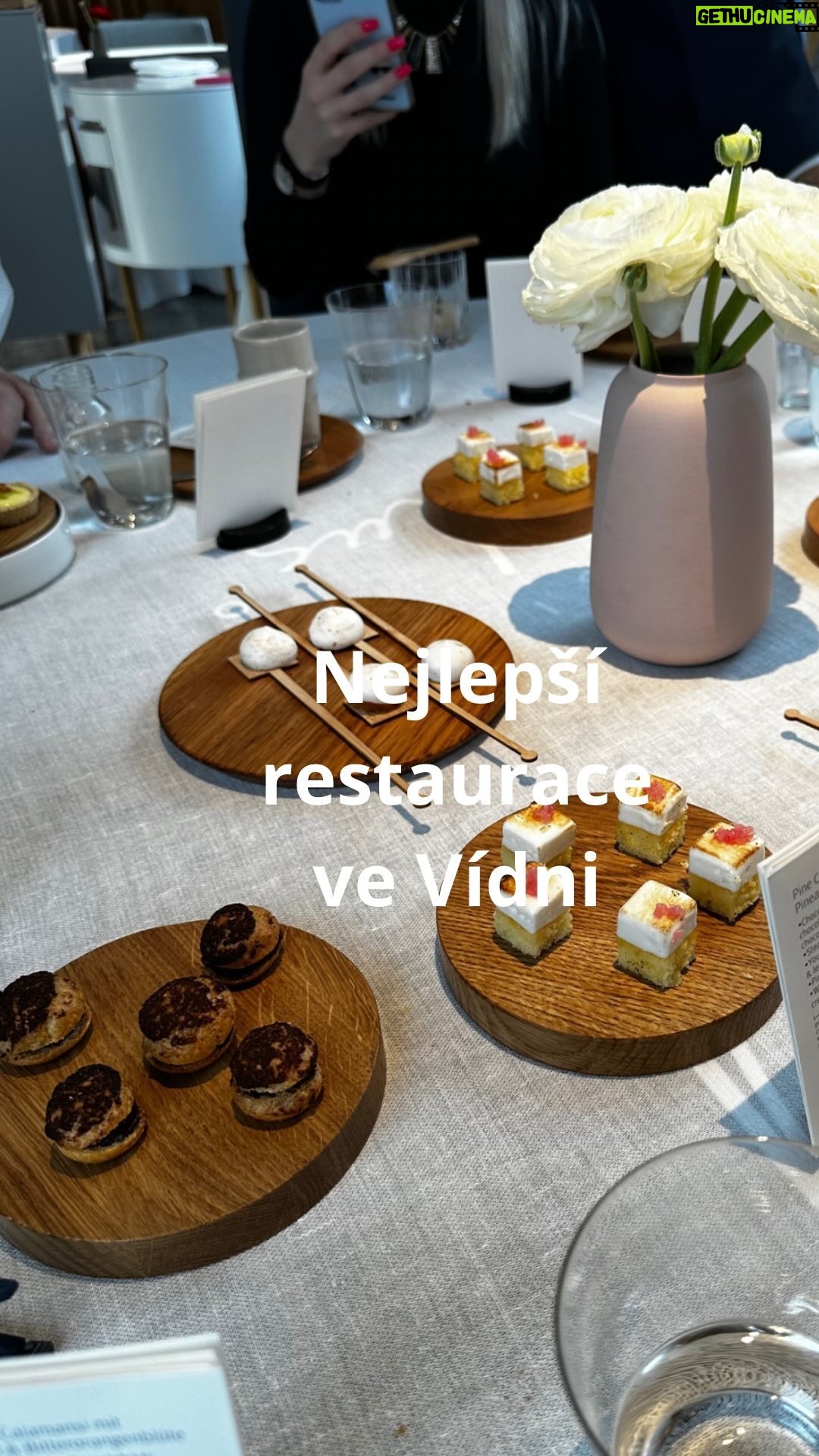 Roman Paulus - 1K Likes - Pojďte se se mnou podívat do nejlepší restaurace v Rakousku. Je to restaurace Steirereck @steirereck_stadtpark ve Vídni. Byl jsem tam na 6-ti chodovém degustačním menu. Skvělý zážitek, který stojí za to!
Chodíte rádi do restaurací? Jaký je Váš největší zážitek z restaurace? Která restaurace Vám učarovala? Napište mi do komentáře a nezapomeňte mě sledovat pro skvělé recepty a tipy z kuchyně.
#degustace #degustacnimenu #viden #steirereckimstadtpark #michelin #michelinstar #zazitek #sefkuchar #romanpaulus #romanpauluschef
