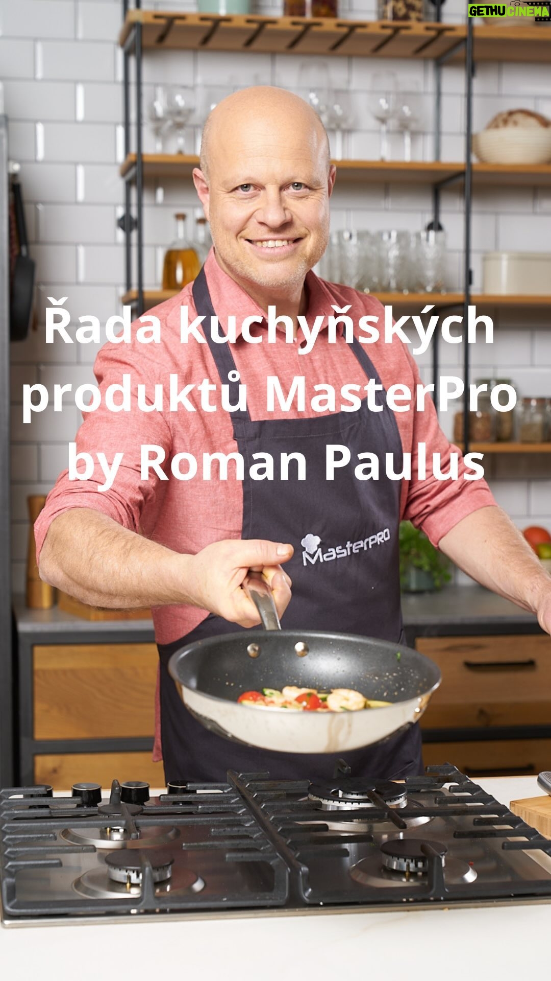 Roman Paulus - 727 Likes - MASTERPRO BY ROMAN PAULUS
Je mou milou povinností, představit Vám mojí vlastní řadu kuchyňských produktů MasterPro, která bude k dispozici ke koupi v obchodech Lidl od čtvrtku 22. 2. 2024.
Tato řada obsahuje několik pánviček, kuchyňský elektrický sekáček, tyčový mixer, kastrol s pokličkou, sadu nožů, horkovzdušnou fritézu, mlýnky na sůl a pepř, kuchyňské prkénko a zapékací misky, vše je s mým podpisem.
Ke každému produktu jsem Vám připravil recepty, které budu zveřejňovat zde na profilu IG během příštích 14 dnů.
Budu moc rád, když si některý z mých produktů zakoupíte a bude Vám v kuchyni dělat radost, tak jako dělá v kuchyni radost mně.
Hodně štěstí při vaření a dobrou chuť.
Který produkt Vás oslovil nejvíce? Koupíte si ho v Lidlu? Dejte mi vědět do komentářů a nezapomeňte mě sledovat pro skvělé recepty a tipy do kuchyně!
#mastertheprowithin #kuchyn #kuchynskedoplnky #kuchynskepotreby #noze #prkenko #panvicky #zapekacimiska #mlynky #tycovymixer #spoluprace #lidlcz #sefkuchar #romanpaulus #romanpauluschef