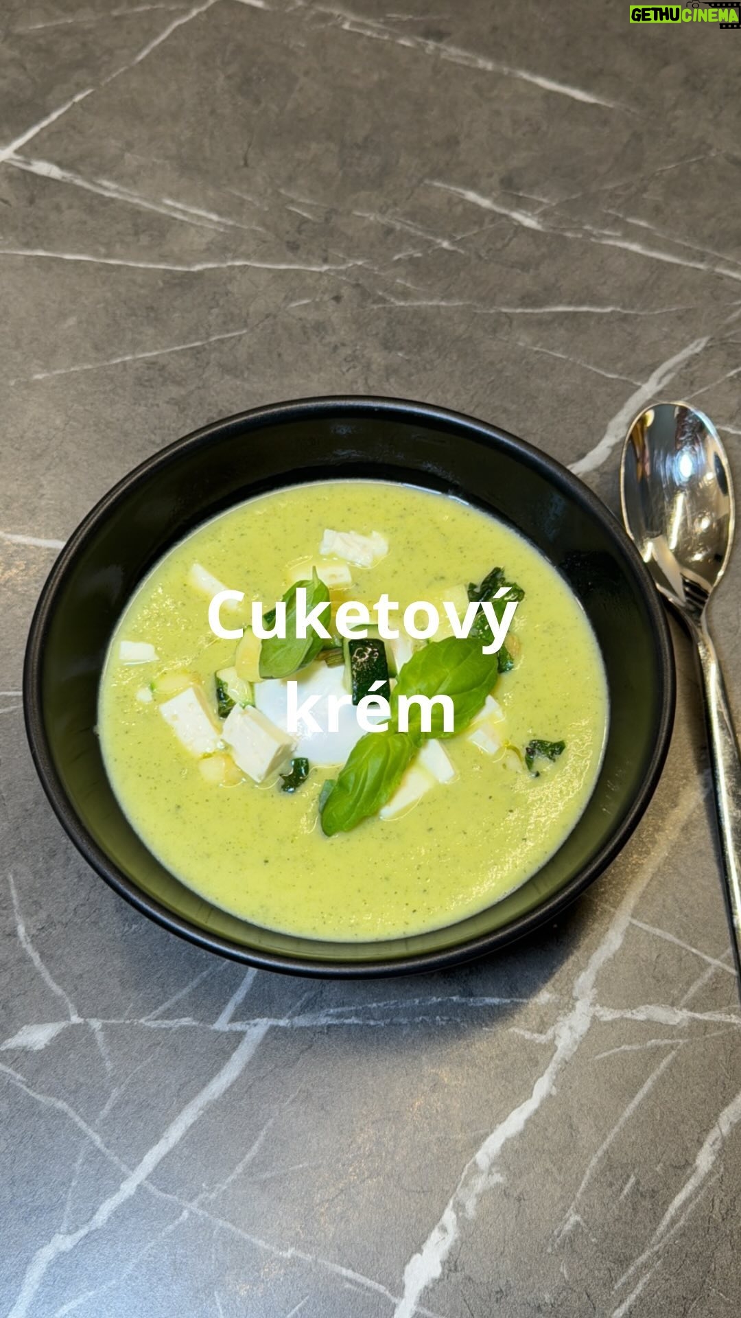 Roman Paulus - 1.2K Likes - RECEPT NA CUKETOVÝ KRÉM
Nyní v zimním období nás nejvíce zahřejí polévky. Není nic lepšího než se vrátit domů z venkovní procházky a dát si lahodnou polévku. Pojďme si proto společně připravit výbornou cuketovou polévku. Receptů na cuketovou polévku existuje veliké množství, nejdůležitější je však nevařit polévku moc dlouho, aby se zachovala krásná zelená barva.
Na mixování jsem použil tyčový mixer ze své kuchyňské řady MasterPro by Roman Paulus. Celou kolekci skvělých pomocníků do kuchyně si můžete prohlédnout již od dnešního dne (čtvrtek 22.2.2024) v Prodejnách Lidl.
Jaká je vaše nejoblíbenější polévka? Napište mi do komentářů a nezapomeňte mě sledovat pro více skvělých receptů a tipů do kuchyně.
Co budete potřebovat?
Polévka
bio extra panenský olivový olej
1 ks cibule
2 stroužky česneku
2 menší cukety
sůl
pepř
1 l zeleninový vývar
bílé víno
1 smetana na vaření
Vložka do polévky
½ cukety
1 stroužek čeneku
listy z čerstvé bazalky
olivový olej
bylinky
sůl a pepř
pošírované vajíčko
sýr Feta nebo Balkánský sýr
Jak budete postupovat?
Polévka
V rozpáleném hrnci na olivovém oleji krátce zpěníme najemno nakrájenou cibuli a česnek. Orestujeme a přidáme na kostičky nakrájenou cuketu, lehce osolíme a opepříme.
Krátce orestovanou cuketu zalijeme bílým vínem, po provaření přidáme zeleninový nebo drůbeží vývar a smetanu a necháme asi 10 minut vařit. Hotovou polévku rozmixujeme najemno.
Vložka do polévky
Půlku cukety si nakrájíme na menší kostičky, které si orestujeme na olivovém oleji společně s česnekem. Osolíme, opepříme a přidáme nahrubo nakrájenou bazalku a ještě chvíli restujeme. Přidal jsem ještě pošírované vajíčko (jak na pošírované vajíčko naleznete na mém IG profilu pár příspěvků zpátky), nakrájený sýr Feta nebo Balkánský sýr.
Polévku podáváme ozdobenou lístky bazalky. Můžeme ještě pokapat olivovým olejem.
Dobrou chuť!
#recepty #recept #cuketa #polevka #cuketovasezona #cuketovapolevka #miso #obed #vecere #jidlonaprvnimmiste #jidlojelaska #jidlojezaklad #spoluprace #lidlcz #mastertheprowithin #sefkuchar #romanpauluschef #romanpaulus