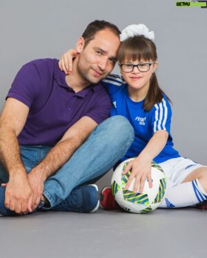 Roman Shirokov Instagram - #ФУТБОЛВОБЛАГО
Я верю, что люди с синдромом Дауна могут заниматься футболом! Поэтому я поддержал благотворительный фотопроект фонда «Синдром любви».
Если вы фанат футбола, если живете футболом, если вы путешествуете – не проходите мимо, не будьте равнодушными! С 1 июня по 31 июля в терминале D (на 2 этаже) Международного аэропорта Шереметьево пройдет фотовыставка #ФУТБОЛВОБЛАГО. Я и другие мои коллеги по футболу снялись вместе с детьми с синдромом Дауна. Эти ребята занимаются футболом, любят футбол и мечтают стать настоящими футболистами. Давайте им дадим шанс.
Подробнее о проекте читайте @syndromeoflove
Отдельное спасибо за репост с хэштегом #ФУТБОЛВОБЛАГО