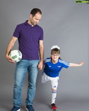 Roman Shirokov Instagram - #ФУТБОЛВОБЛАГО
Я верю, что люди с синдромом Дауна могут заниматься футболом! Поэтому я поддержал благотворительный фотопроект фонда «Синдром любви».
Если вы фанат футбола, если живете футболом, если вы путешествуете – не проходите мимо, не будьте равнодушными! С 1 июня по 31 июля в терминале D (на 2 этаже) Международного аэропорта Шереметьево пройдет фотовыставка #ФУТБОЛВОБЛАГО. Я и другие мои коллеги по футболу снялись вместе с детьми с синдромом Дауна. Эти ребята занимаются футболом, любят футбол и мечтают стать настоящими футболистами. Давайте им дадим шанс.
Подробнее о проекте читайте @syndromeoflove
Отдельное спасибо за репост с хэштегом #ФУТБОЛВОБЛАГО