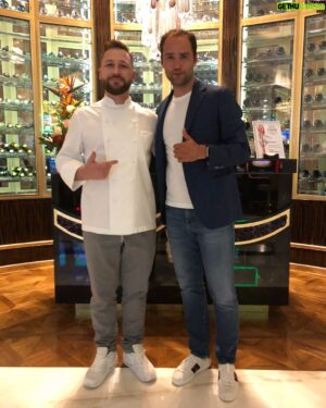 Roman Shirokov Instagram - С Гениальнейшим Шефом @zaharov._ilya спасибо за угощения 🙏🏿