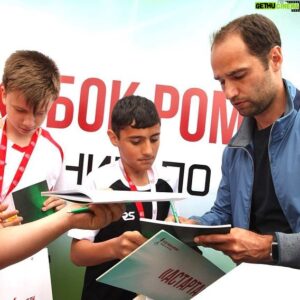 Roman Shirokov Instagram - Уже пятый по счёту футбольный турнир в Истре. Эмоции детей не передать словами. Спасибо министру спорта Московской области Роману Игоревичу @teryushkov #мывсебольныфутболом #спортивноеПодмосковье