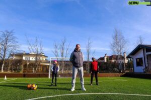 Roman Shirokov Instagram - Провели утреннюю зарядку#живуспортомдома#живуспортом#спортивноеподмосковье