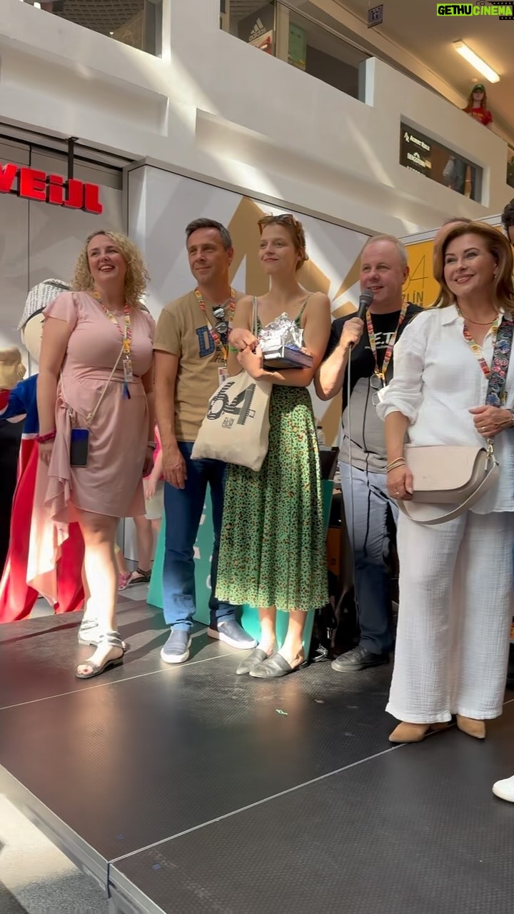 Roman Vojtek - 431 Likes - Naše poslední společná akce… autogramiáda moderátorů @zlinfilmfestival 👍 Děkuji všem kolegům a hlavně těm, kteří opět festival tak skvěle připravili 🙏👍🙏 #zlinfilmfestival made by: @__esterjulie