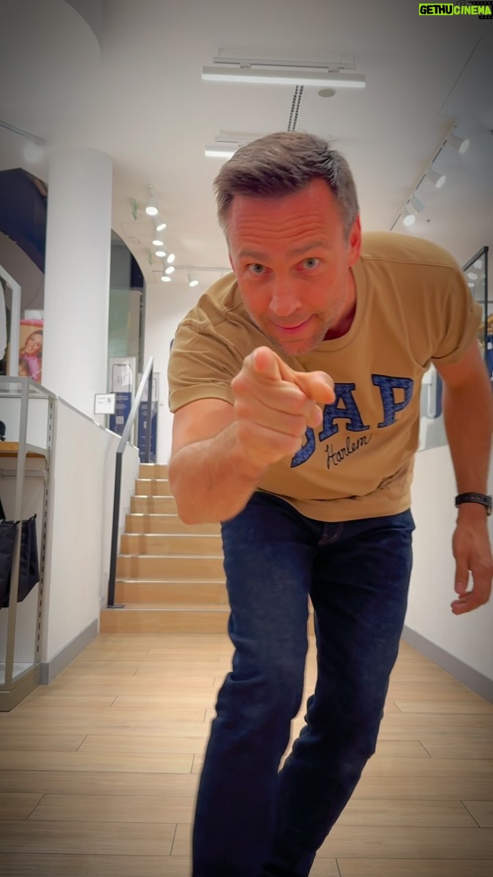 Roman Vojtek - 392 Likes - Ten Benďa ale hrozně rychle roste co ? 🤣 Jen malá připomínka, že za pár dní bude na prodejnách letní kolekce 🤪 Protože… s GAPem je každý den módní přehlídkou 🕺🏻💃👍 @gapcesko #vojtkovivakci #fatherandson