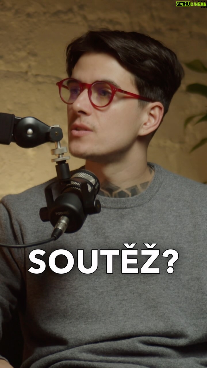 Roman Vojtek - 136 Likes - ⚠️Máme pro vás soutěž na HEROHERO⚠️ Jestli vám nestačila hodina podcastu s @roman.vojtek můžete vyhrát 2 lístky na představení OTEC V ŠESTINEDĚLÍ, kde Roman hraje hlavní, vedlejší a vlastně i všechny ostatní role😂 Napište do komentáře na HEROHERO odpověď na otázku “Kolik hraje Roman rolí v představení OTEC V ŠESTINEDĚLÍ ?” 🔥#soutez #podcast #listky #soutěž #easycast