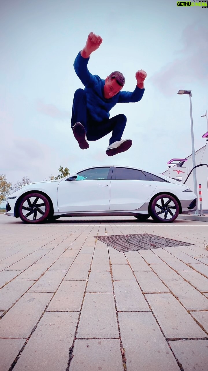 Roman Vojtek - 415 Likes - A co ty tak jako na té nabíječce děláváš Romane ? … tak teď to víte 😜 Dnes moderuju ve Velkých Bílovicích na Moravě, tak jsem si přisosnul na noční cestu zpět 🔌🔋 Ioniq5 mi přezouvají na letní, takže mi na dnes u Hyundai Domanský půjčili tohoto krasavce… Ioniq6 takže moc díky 🙏 @domansky.cz @hyundaicz #ioniq6 #elektromobil