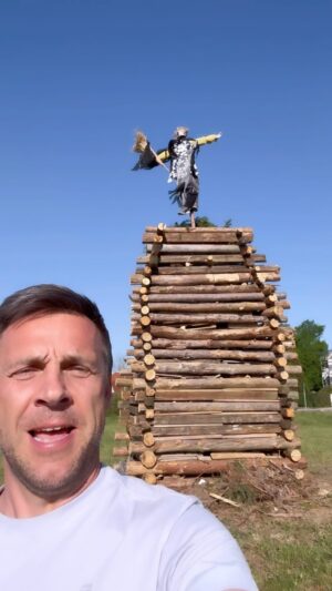 Roman Vojtek Instagram - Kdo z vás to má ? 🧙🏻🧙‍♀️🧙‍♂️😜 U nás ve @volnocasovy_areal_ritka 5 m 1 cm 🤪 Tak krásné Čarodky všém 👋👋👋 #carodejnice
