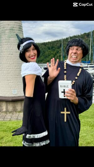 Roman Vojtek Instagram - Nám sluší všechno 🤪🤣👍 Tradiční karneval v Modré Loděnici stál opět za to 🤡🤪☀️🥂 @vojtkova.petra #karneval #black&white