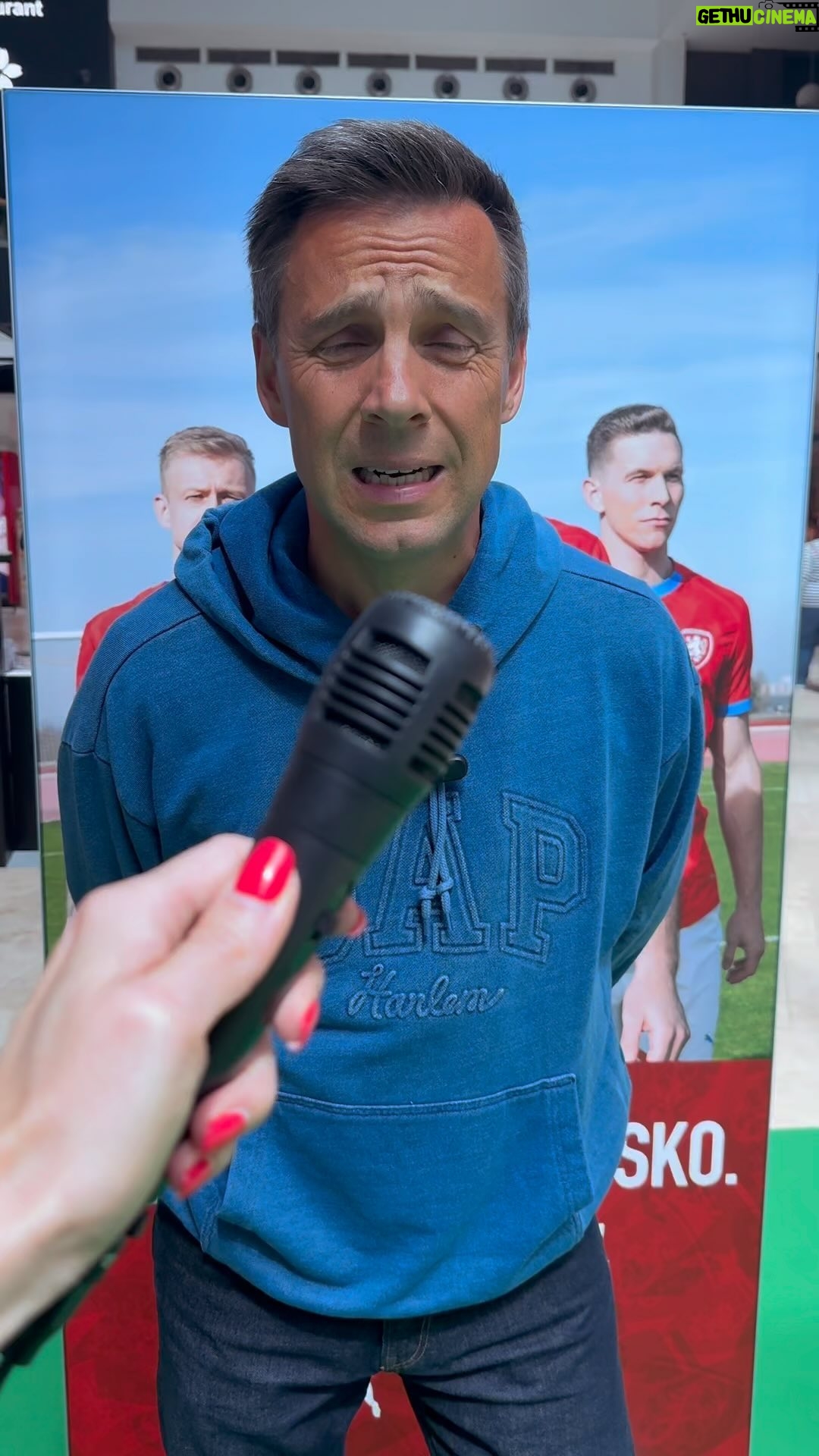 Roman Vojtek - 214 Likes - Tak hokej je za námi… a teď kucí ten fočus ne ? 😜⚽️👍 Tak jestli chcete vidět repre dresy, napsat klukům nějakej vzkaz, nebo si zahrát subsoccer o ceny, stavte se v @metropolezlicin a užijte si společně s @sportisimo_cesko @nf_veronikykasakove a @puma pořádnou fotbalovou atmosféru ⚽️ #fotbal #metropolezlicin #sportisimo #puma #spoluprace