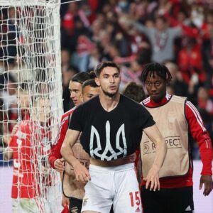Roman Yaremchuk Instagram - Я українець і цим пишаюся. Перебуваючи за тисячі кілометрів від рідної країни, я хочу підтримати всіх, хто зараз у напрузі на рідній землі, зараз час об’єднуватися. Це наша країна, наша історія, наша культура, наш народ і наші кордони. Хочу подякувати нашим захисникам за мужність. Слава Україні🇺🇦🇺🇦🇺🇦 

I am Ukrainian and I am proud of that. Being thousands of kilometers away from my native country, I want to support everyone who is now in tension in their native land, now is the time to unite. This is our country, our history, our culture, our people and our borders. I would like to thank our defenders for their courage. Glory to Ukraine🇺🇦🇺🇦🇺🇦