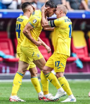 Roman Yaremchuk Instagram - Дякуємо нашим воїнам, що захищають наші домівки 🫡🇺🇦
Слава Україні,Слава ЗСУ❤️#зсу #euro2024
