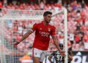 Roman Yaremchuk Instagram - Happy to score my first goal for @slbenfica