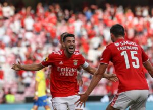 Roman Yaremchuk Instagram - Happy to score my first goal for @slbenfica