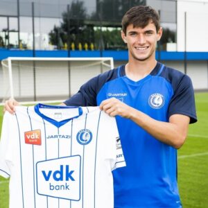 Roman Yaremchuk Instagram - Dear fans, teammates, all coaching and medical staff, all people who work in the club @kaagent
I want to express my deep gratitude to you for the time spent together, for the victories that brought joy and defeats that always made me stronger, I learned a lot from you, it was with you that I was called to the national team, it was with you that I progressed every day. Many thanks to the president of the club Ivan De Witte and Michel Luwaghi for the opportunity to play in another championship.