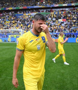 Roman Yaremchuk Instagram - Дякуємо нашим воїнам, що захищають наші домівки 🫡🇺🇦
Слава Україні,Слава ЗСУ❤️#зсу #euro2024