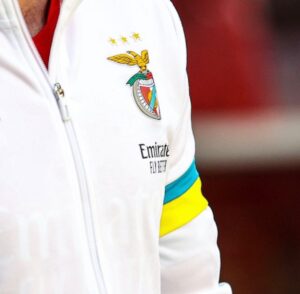 Roman Yaremchuk Instagram - Дорогі вболівальники @slbenfica ,партнери по команді,персонал,керівницво і просто народ Португалії.Вся Україна говорить вам дякую те що ви нас підтримуєте.Цей момент український народ буде пам'ятати все життя.Ваші  оплески не для мене,ваші оплески  для всього народу і воїнів які захищают мою сім'ю,моїх друзів і всю Україну🇺🇦🇵🇹 

Caros adeptos do @slbenfica, companheiros de equipa, staff, gestão e apenas o povo de Portugal. Toda a Ucrânia agradece seu apoio. O povo ucraniano se lembrará desse momento pelo resto de suas vidas. Seu aplauso não é para mim, seu aplauso para todas as pessoas e soldados que protegem minha família, meus amigos e toda a Ucrânia🇺🇦🇵🇹