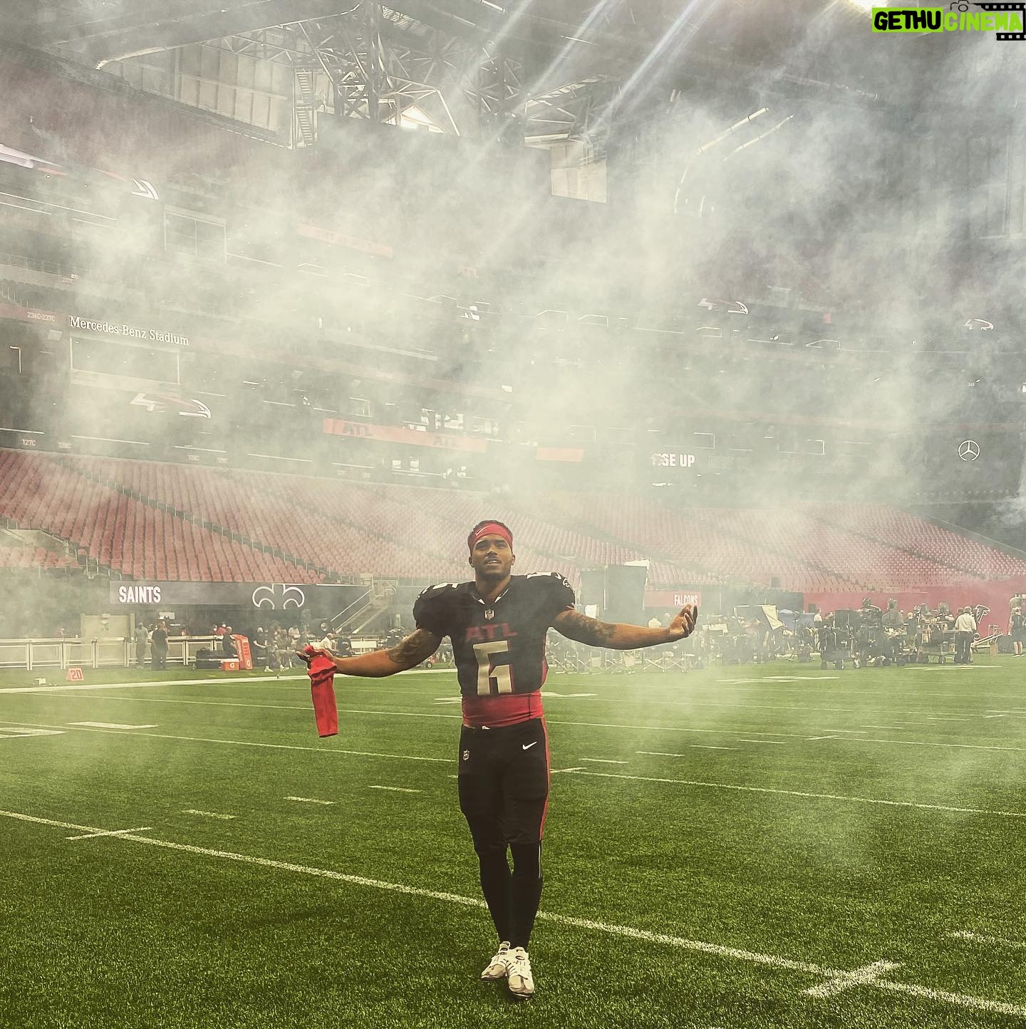 Rome Flynn - 152.8K Likes - lil photo dump 🎞️
Fantasy Football is now streaming on @paramountplus ✨
Go watch !! 🫶🏾.