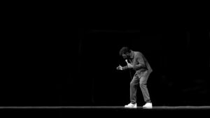 Romesh Ranganathan Instagram - Tour has just started and the crowds have been amazing. My favourite thing to do in the world. (Apart from family time, holidays, watching Arsenal, napping, eating my mum’s curry, listening to hip hop, reading comics, clothes shopping, watching films, taking a second nap etc.)

 📸 - the mighty @andyhollingworth1