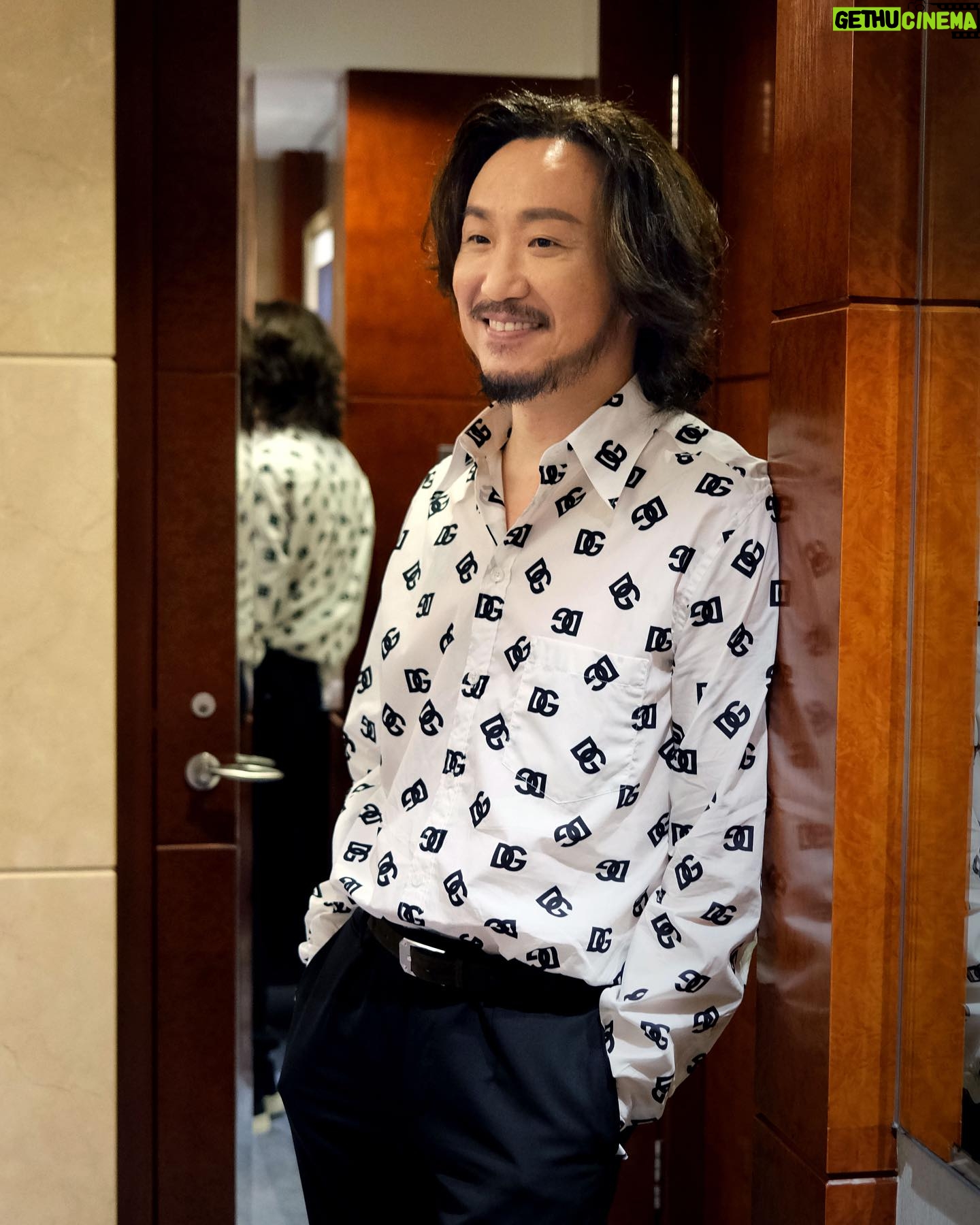 Ronald Cheng - 7.3K Likes - 久違幾年嘅紅館演唱會反應非常熱烈真係好多謝各位。希望下星期優先訂購JAJA聲賣晒💪🏻😎
【Citi信用卡優先預訂《Fragments of Wonder 鄭中基世界巡迴演唱會2024 – 香港站》演唱會門票】,請於2023年12月12日上午10時至12月13 日晚上11時59分,經www.hkticketing.com/ 致電(852) 31 288 288進行購票。名額有限,先到先得,額滿即止!每張Citi信用卡限購4張門票(每次交易可購買最多4張門票)。優惠受條款及細則約束。
Hair Stylist: Horace Tse @horacetse
Make up artist: Henry Li @henryli_makeup
Stylist: @___3ddy
贊助場地:香港康得思酒店 Cordis, Hong Kong @cordishk
👔@acnestudios @alexandermcqueen @crenshawskateclub @farfetch @lanecrawford @dolcegabbana
