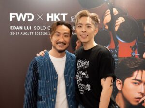 Ronald Cheng Instagram - 感恩感恩！我嗰仔搵我做佢第一個個人演唱會嘅嘉賓。當時佢同我講話好鍾意「閉目入神」想同我唱呢隻歌。我答佢：「應該可以嘅，等我問吓我經理人先。」然後佢又話想搵埋姑媽做另一part嘅嘉賓，我答佢：「呢條係一條好好嘅問題。」Any肥，希望個晚大家玩得開心 ^_<

Hair stylist: Horace Tse @horacetse 
Make up Artist: Henry Li. @henryli_makeup 
Stylist: @___3ddy
red look : @the_viridi_anne_atelier @amiri @lanecrawford @bothparis
denim look : @KENZO #KENZOHK #KENZO