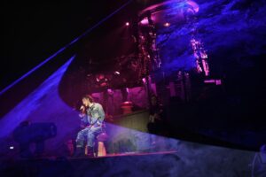 Ronald Cheng Instagram - 今次第一次自己show 自己主辦，真係乜嘢都緊張一餐，完show急不及待捉住團隊開會檢討，當然有啲地方做得唔夠好。但一如我show尾嘅時候所講，無論中間經歷咗幾多，我哋都好開心，因為我哋真係做到啦！多謝台前幕後所有人幫助過我哋嘅每一位，全靠你哋個show先做得到，再要多謝買飛嚟支持我哋嘅老闆們，今次之後我哋會做得更好。希望我哋好快再見！

#記住呢兩晚係屬於我哋
#反應一場比一場好

贊助：K CASH Supreme｜Katch
演唱會統籌：機動娛樂｜GH Management
演唱會宣傳：Light Hub
全力支持：瀛海文化｜大麥票網
場地支持：澳門倫敦人
演唱會統籌：湘湘 @機動娛樂
演唱會巡演經理：MiMi @GHM
藝人管理：湘湘@機動娛樂 ｜Stephanie @機動娛樂
保險顧問：連炎輝｜夏竹欣
	
導演：Rabbit@ptu｜Kin@ptu
導演助理：Yabbi｜Kiu
音樂總監：Joey Tang
舞蹈總監：Yiu @IDS
工程統籌：何成業
舞台設計：小蕉（邵偉敏）
燈光設計：Austin Cha @Team Sparking｜Choi Ho Hin @Team Sparking
鐳射設計：夏振捷 ｜林紹緯
音響設計：Tsang Hin Yan
舞台監聽：阿鏗
視覺統籌：斯潔｜甦粹音像藝術
視覺設計：斯潔｜許晏慈｜林昀嬋｜陳紫蘋｜李沛縈｜尼可｜甦粹音像藝術
視覺執行：Li Ming
舞台經理：Li Ka Kuen｜Kwok Yui Kong
後台統籌：Tony @GHM
	
舞台機械工程：銚龍舞台製作
燈光及音響工程：Jkbrothers Engineering
視像器材提供：ITP INTECHNICAL PRODUCTIONS
舞台激光效果：MEGA Laser
舞台特別效果：Leslie studio
攝像工程：HIKO Studio
舞台台面工程：Dick Ko Arts Production Company
	
演唱會形象指導：文念中
演唱會服裝製作：Chloe Lam
服裝管理：Eddy Chu
藝人髮型設計：Horace Tse
藝人化妝：Henry Li
舞蹈員髮型及化妝：非常作 GFC Make Up Team
	
樂隊成員:	
Keyboard	：Dennie Wong
Keyboard	：Abby Wong
Guitar：Joey Tang｜Andrew Cheung
Bass：Jacky Man
Drums：KB
Percussion   Chorus：Patrick Lui
Programmer   Chorus：Pam Chung
Roadie：Leo Kwan
Dancer：Chan Wing See｜Lai Hiu Ying｜Wan Choi Ling Jolin｜Yan Wu Luxi
	
撰稿員：Cheng Shui Ki
Photographer：Catherine Lo
演唱會花絮：Jacky ｜九虎 ｜采微 

特別鳴謝	Kom Chun Yu，Szeto Ho Fai，Wong Wai，Esther Kwok, Karen Kwan, Caroline Chow, Almen, Dave, Amber, Fendi, Kyrie, Ken, Ryan
